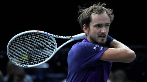 Теннисист Медведев вылетел с турнира Masters в Париже