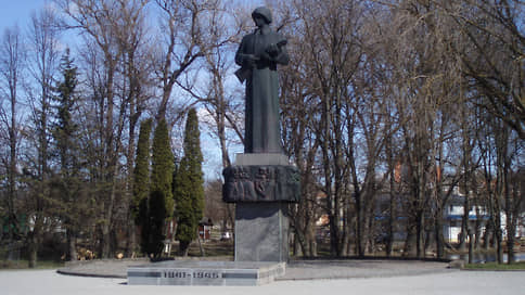 Посла Латвии вызвали в МИД России из-за сноса советских памятников