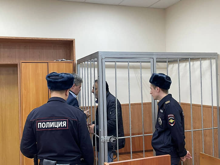 Ихтияр Мирзоев в зале суда
