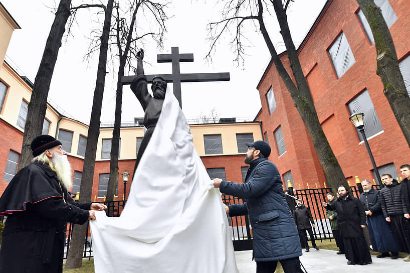 Церемония открытия памятника протопопу Аввакуму 