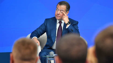 Медведев назвал инцидент в Польше повышающим вероятность начала мировой войны