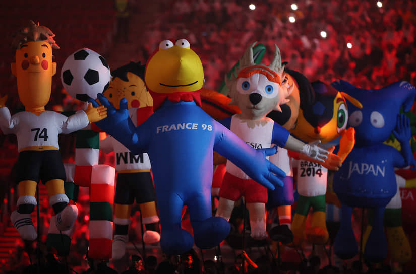 Надувные талисманы прошлых чемпионатов мира по футболу