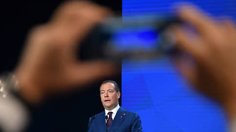 Медведев ответил на слова главы офиса президента Украины Ермака о намерениях начать наступление на Крым