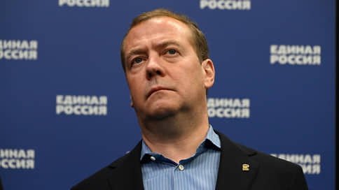 Медведев заявил, что не стоит надеяться на нехватку оружия у России