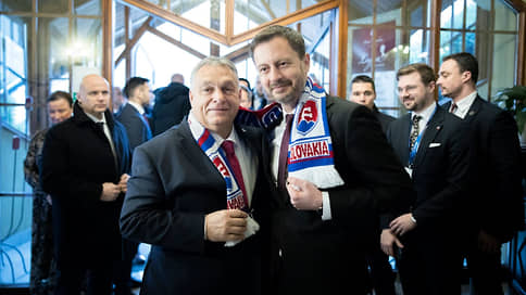 Премьер Словакии Хегер подарил Орбану новый шарф на фоне скандала с Великой Венгрией