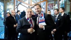 Премьер Словакии Хегер подарил Орбану новый шарф на фоне скандала с «Великой Венгрией»