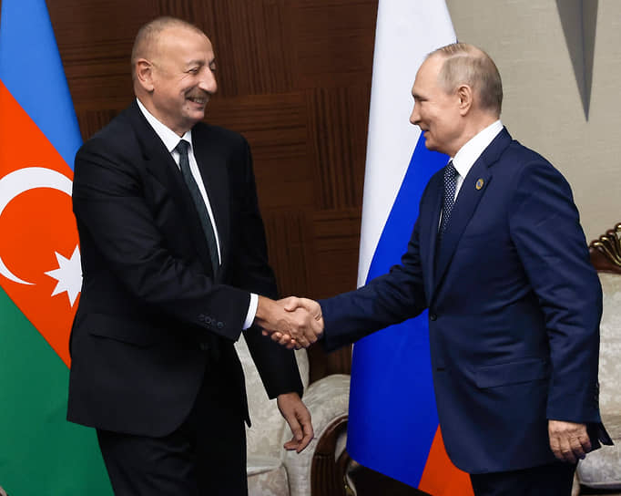 Президент Азербайджана Ильхам Алиев (слева) и президент России Владимир Путин