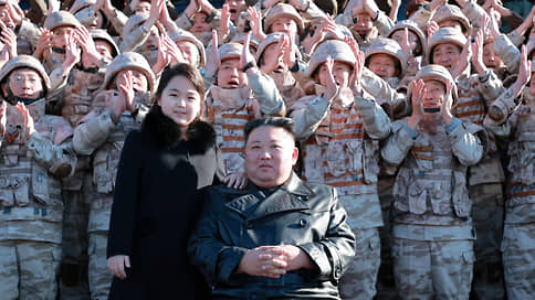 Ким Чен Ын снова появился на людях с дочерью