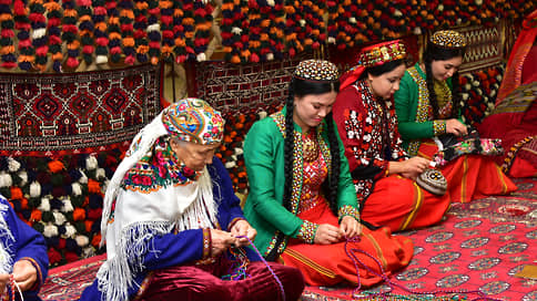 ЮНЕСКО включила искусство туркменской вышивки в список нематериального наследия