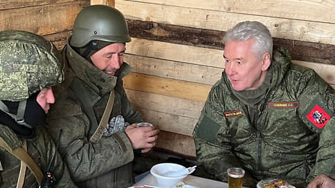 Собянин встретился на линии обороны с мобилизованными из Москвы