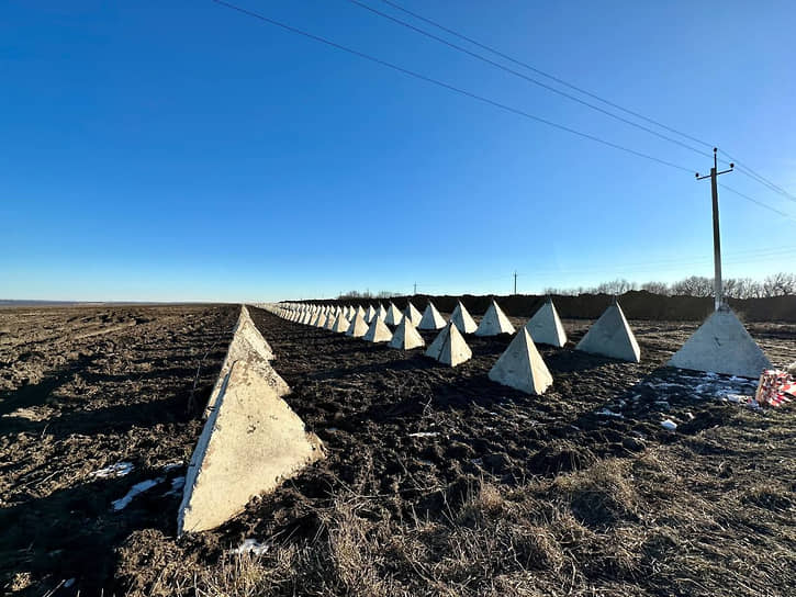 Белгородский губернатор проконтролировал строительство засечной черты на границе с Украиной – Коммерсантъ