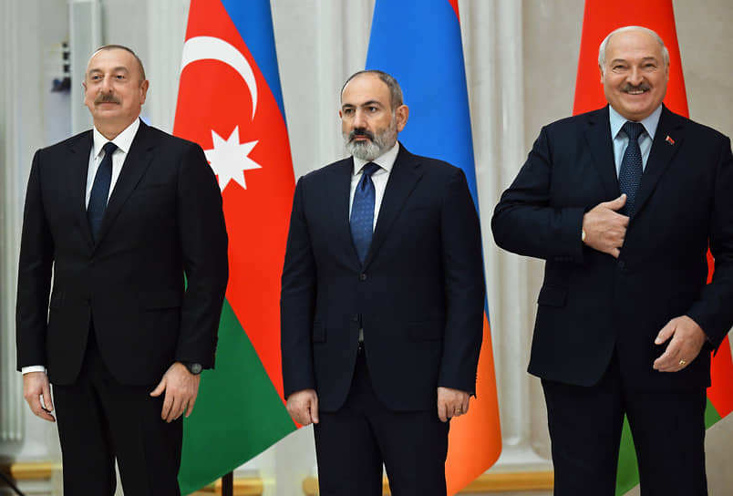 Слева направо: президент Азербайджана Ильхам Алиев, премьер-министр Армении Никол Пашинян и президент Белоруссии Александр Лукашенко