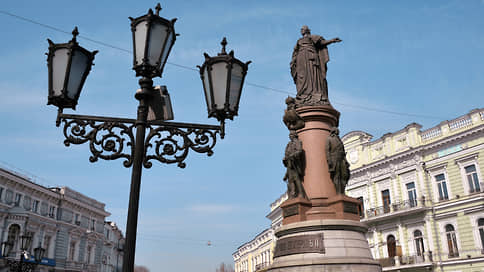 В Одессе начался демонтаж памятника Екатерине II