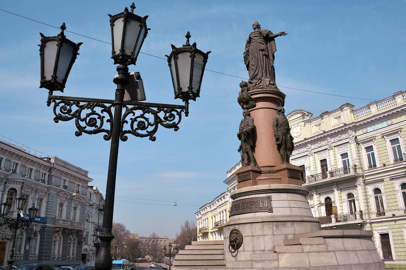 Виды памятника Екатерине II в Одессе
