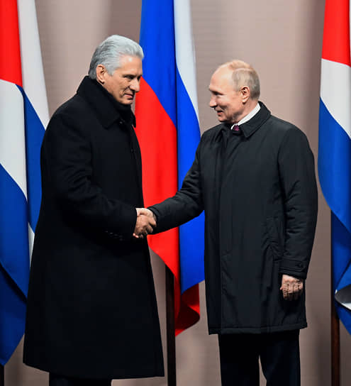 Владимир Путин (справа) и Мигель Диас-Канель Бермудес
