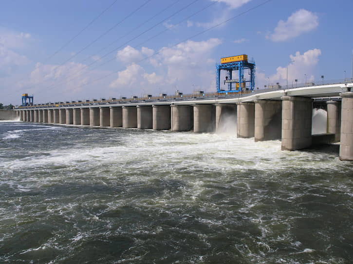 Каховская ГЭС в 2006 году