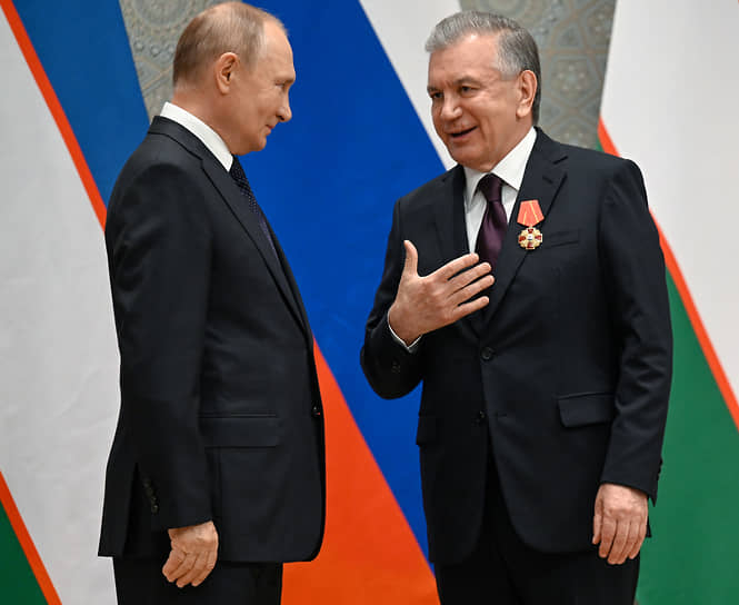 Владимир Путин (слева) и Шавкат Мирзиёев