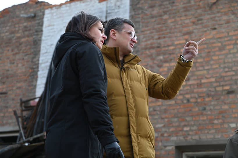 Анналена Бербок и Дмитрий Кулеба во время визита в Харьков