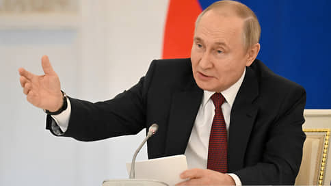 Путин поручил правительству увеличить зарплаты и снизить уровень бедности в 2023 году