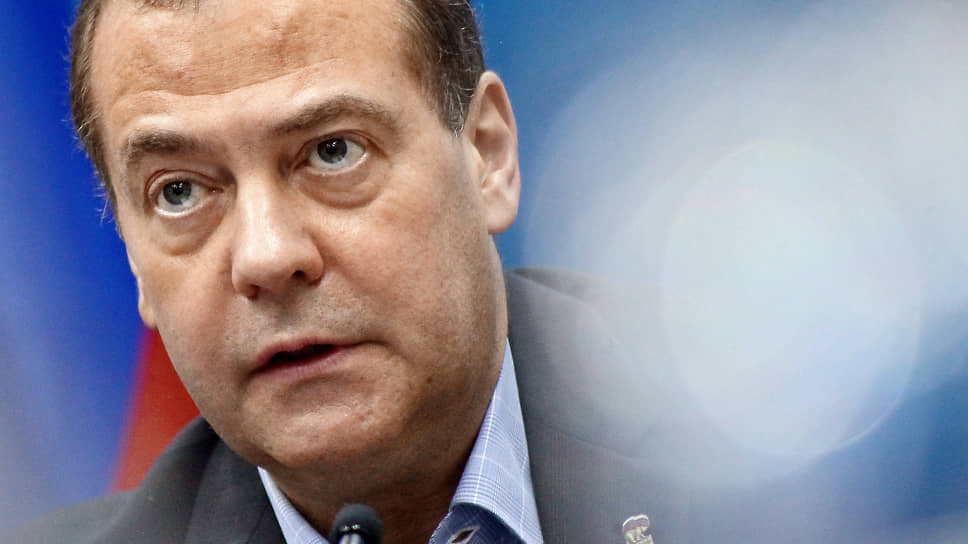 Как Дмитрий Медведев предложил узаконить интеллектуальное пиратство «на все»