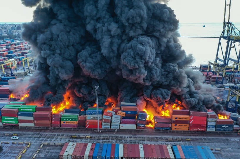 Пожар в порту города Искендерун