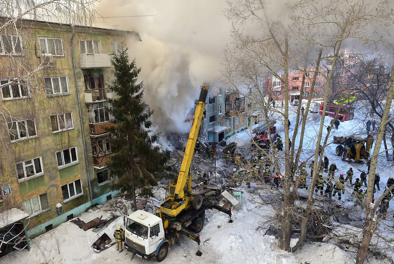 В разборе завалов задействовано 283 спасателя и 83 единицы техники