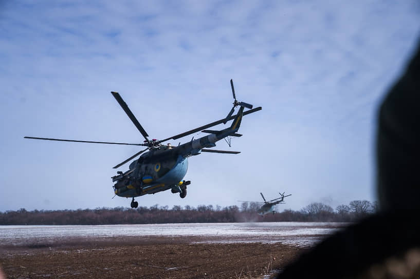 Ми-8 18-й отдельной армейской авиационной бригады на востоке Украины 