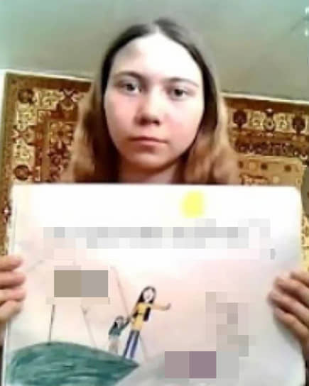 Дочь предпринимателя из Тульской области Алексея Москалева Мария с антивоенным рисунком
