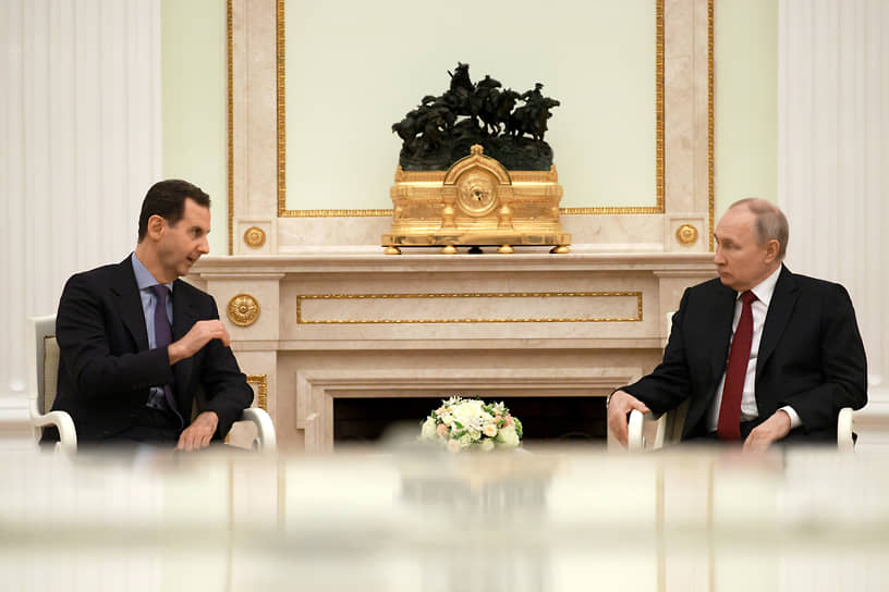 Башар Асад (слева) и Владимир Путин во время встречи