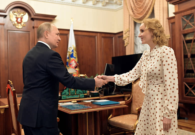 Владимир Путин и Мария Львова-Белова во время встречи 9 марта 2022 года