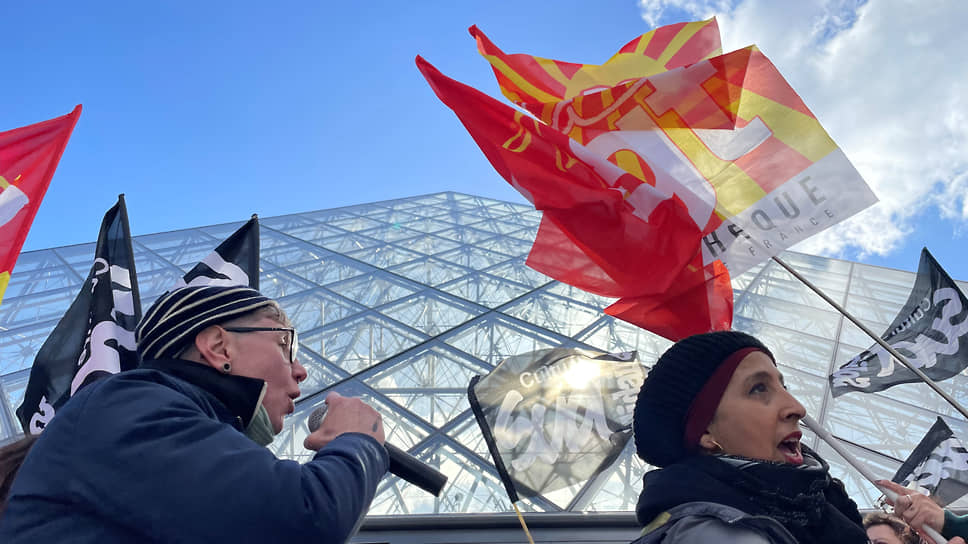 Сотрудники Лувра присоединились к забастовке с требованием отменить пенсионную реформу