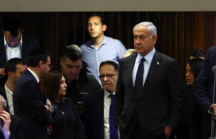 Биньямин Нетаньяху (справа)