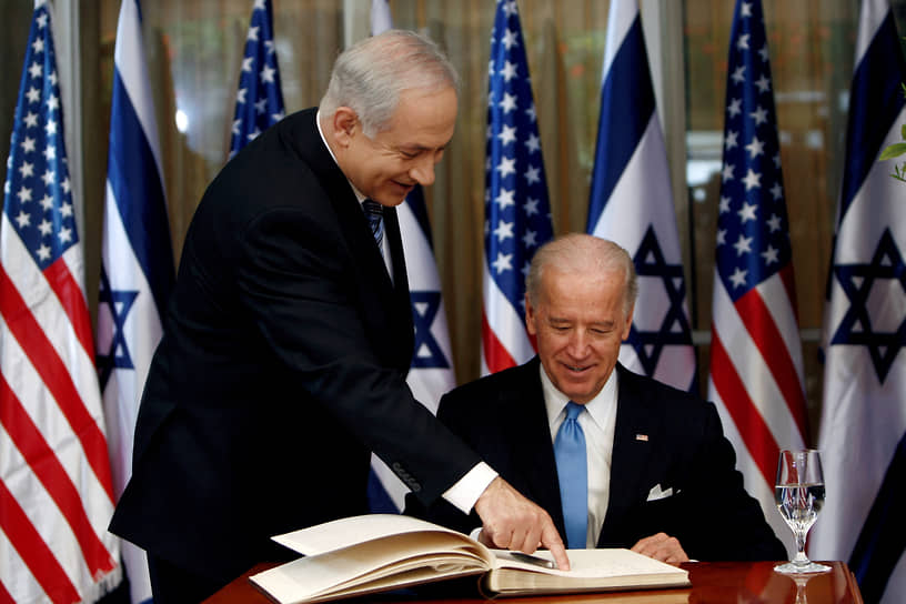 Премьер-министр Израиля Биньямин Нетаньяху (слева) и президент США Джо Байден в 2010 году