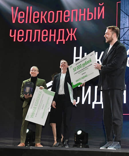 Бармен Никита Сиденко (справа) 