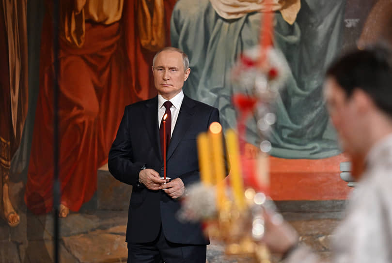 Президент России Владимир Путин во время богослужения в 2022 году
