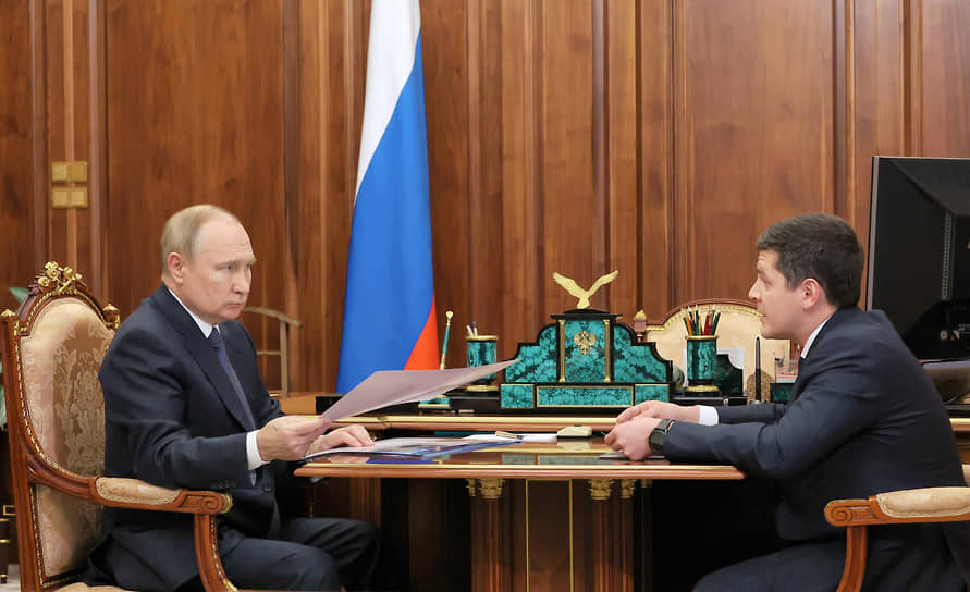 Владимир Путин (слева) и Дмитрий Артюхов