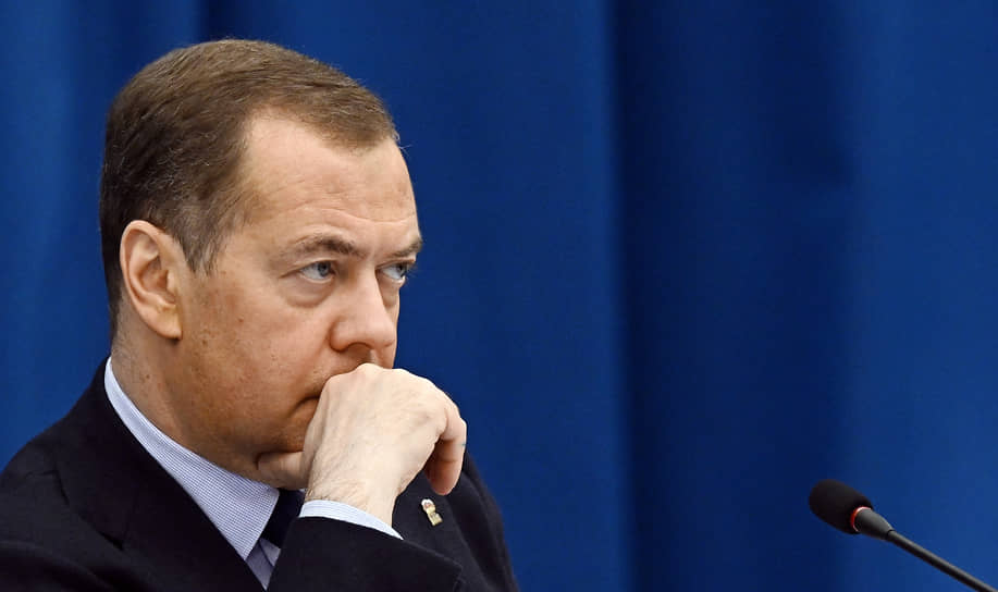 Medvedev Gürcüstanla bağlı qərarından danışdı