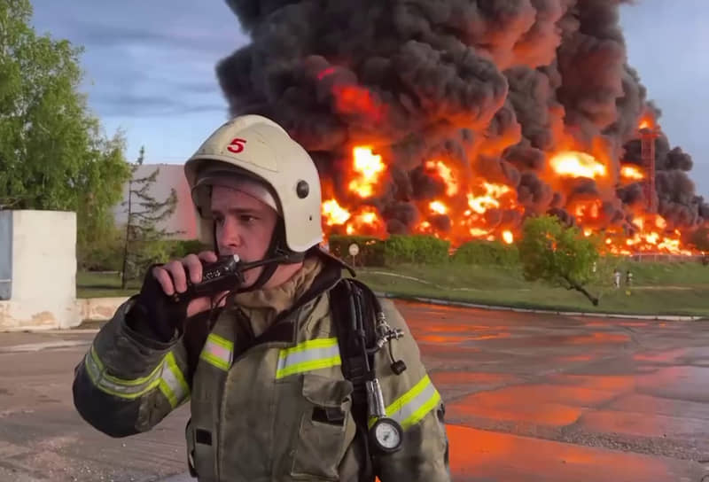 Пожар на нефтехранилище в Севастополе