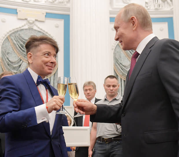 Валентин Юдашкин (слева) и президент России Владимир Путин в 2019 году 