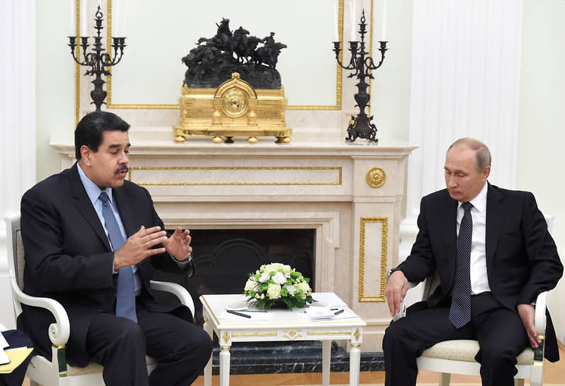 Николас Мадуро (слева) и Владимир Путин во время встречи в 2017 году
