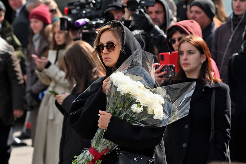 Церемония прощания с модельером Валентином Юдашкиным на Троекуровском кладбище