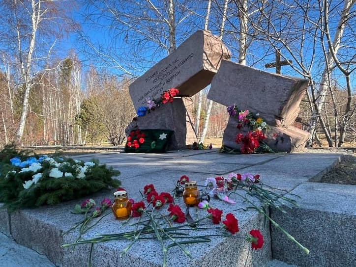 Памятник жертвам политических репрессий в Пивоварихе Иркутской области