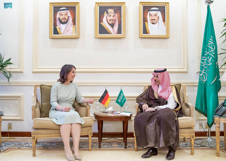Министр иностранных дел Германии Анналена Баербок встретилась с министром иностранных дел Саудовской Аравии принцем Фейсалом бен Фарханом бен Абдуллой Аль Саудом