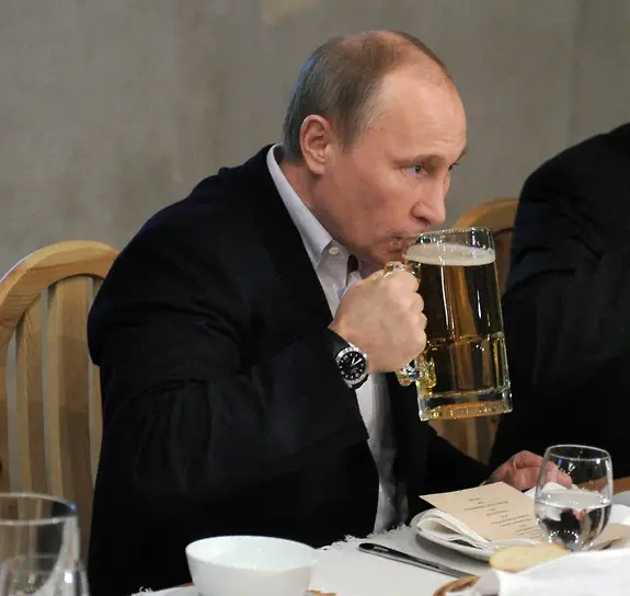 Появилось пиво с изображением Путина и Трампа (ФОТО)