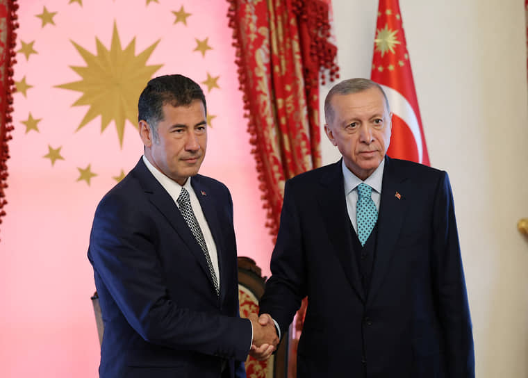 Синан Оган (слева) и Реджеп Тайип Эрдоган