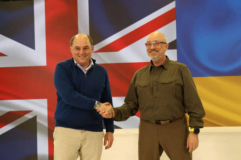 Министры обороны Великобритании и Украины Бен Уоллес (слева) и Алексей Резников