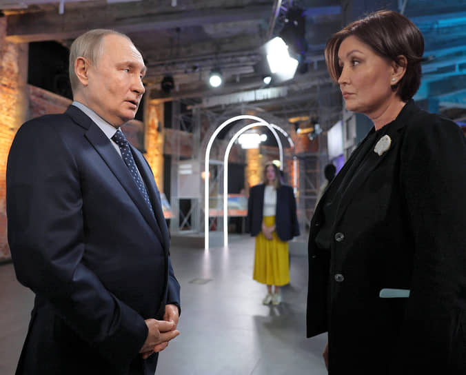 Президент России Владимир Путин отвечает на вопрос журналистки об атаке БПЛА