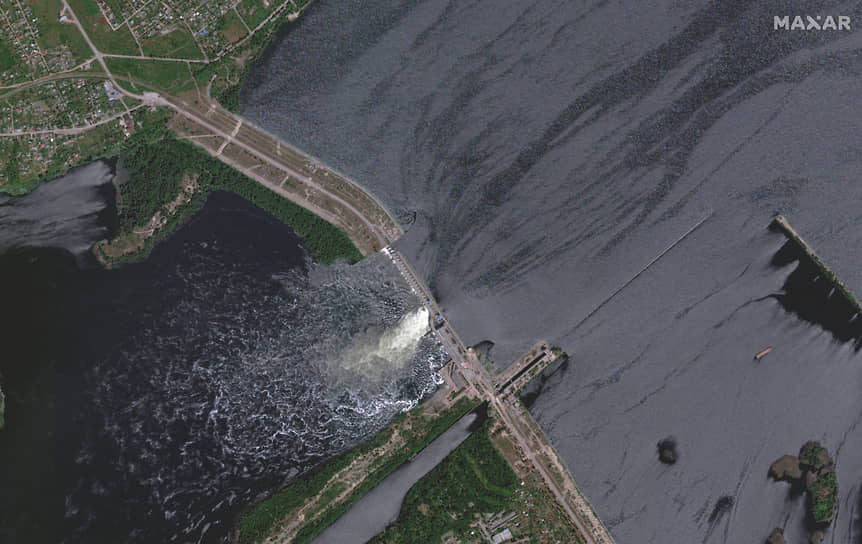 Вид со спутника на Каховскую ГЭС