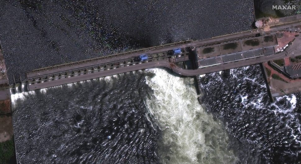 Снимок плотины Каховской ГЭС от 28 мая