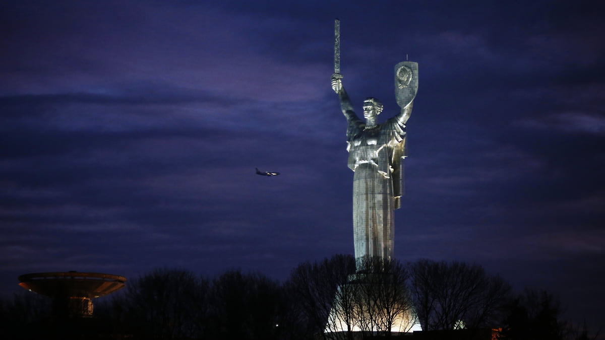 Монумент «Родина-мать» в Киеве предложили переименовать в «Украину-мать» –  Коммерсантъ